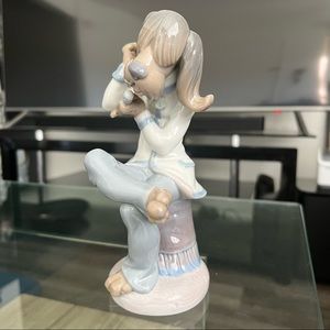 Lladro "Dog Singer"